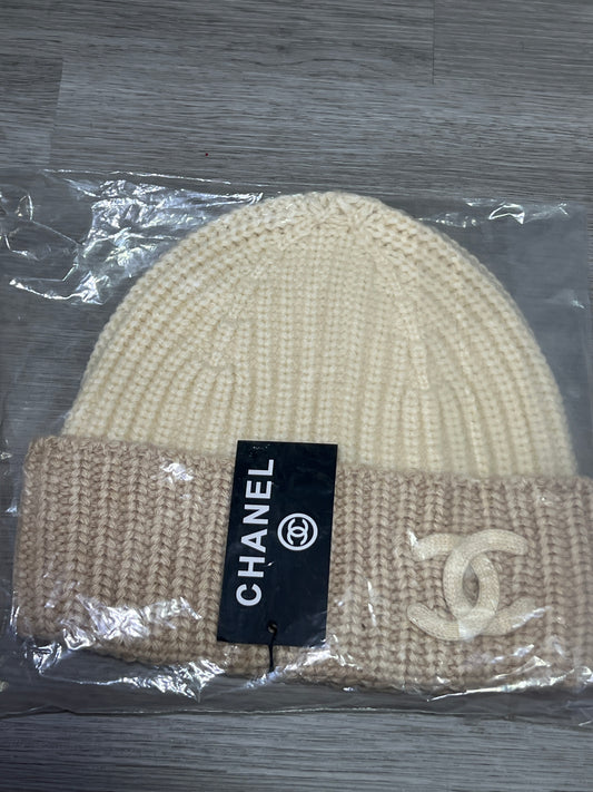 Gorrito beige CH