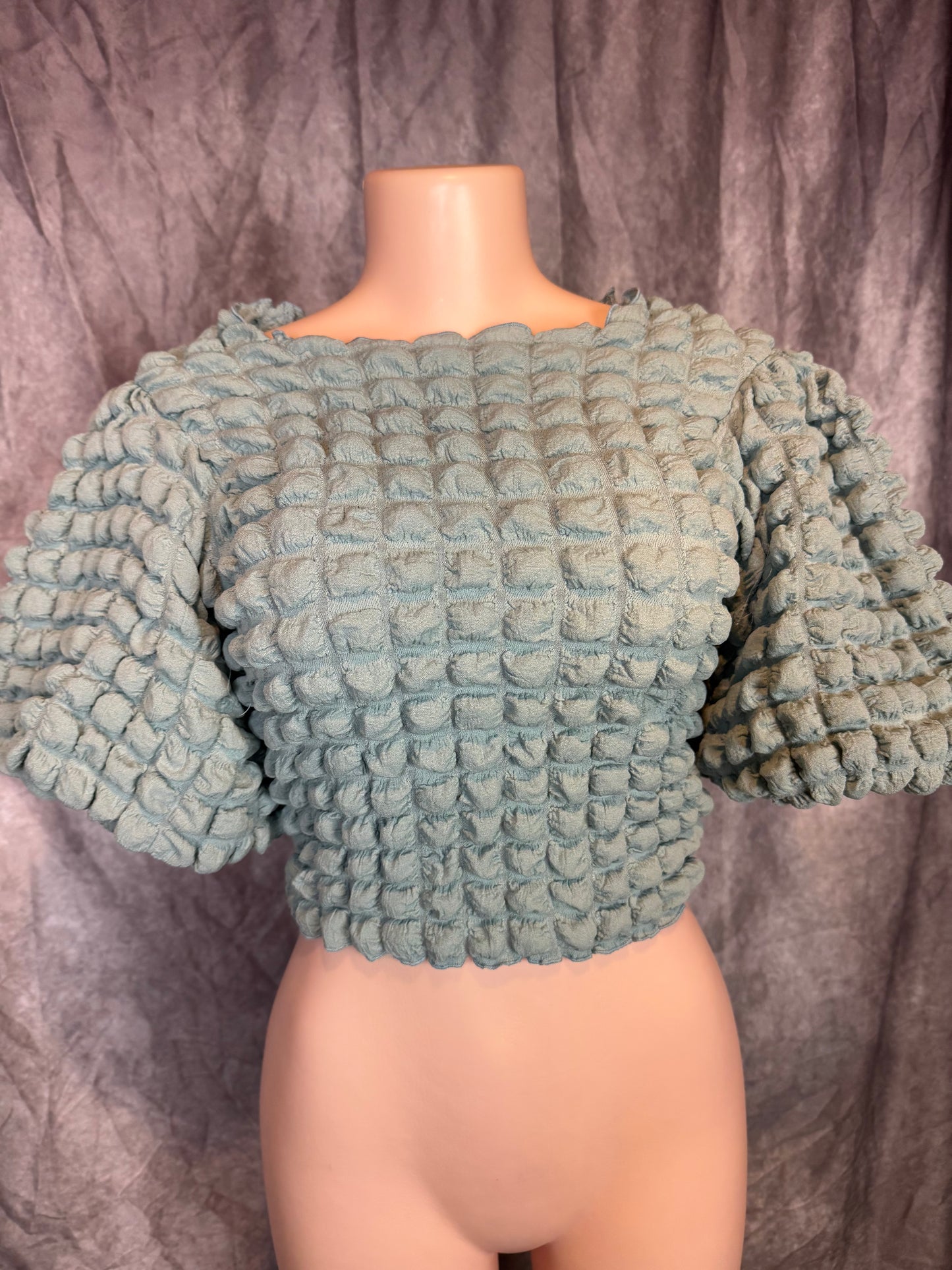 Blusa azul tela corrugada