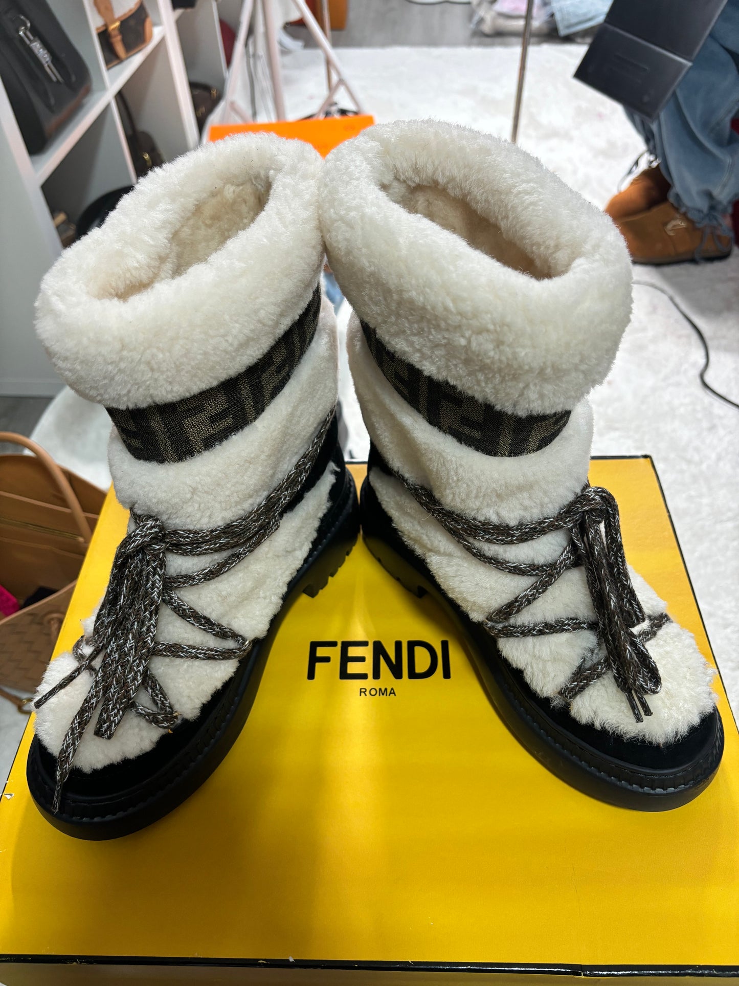 Botas Fendi