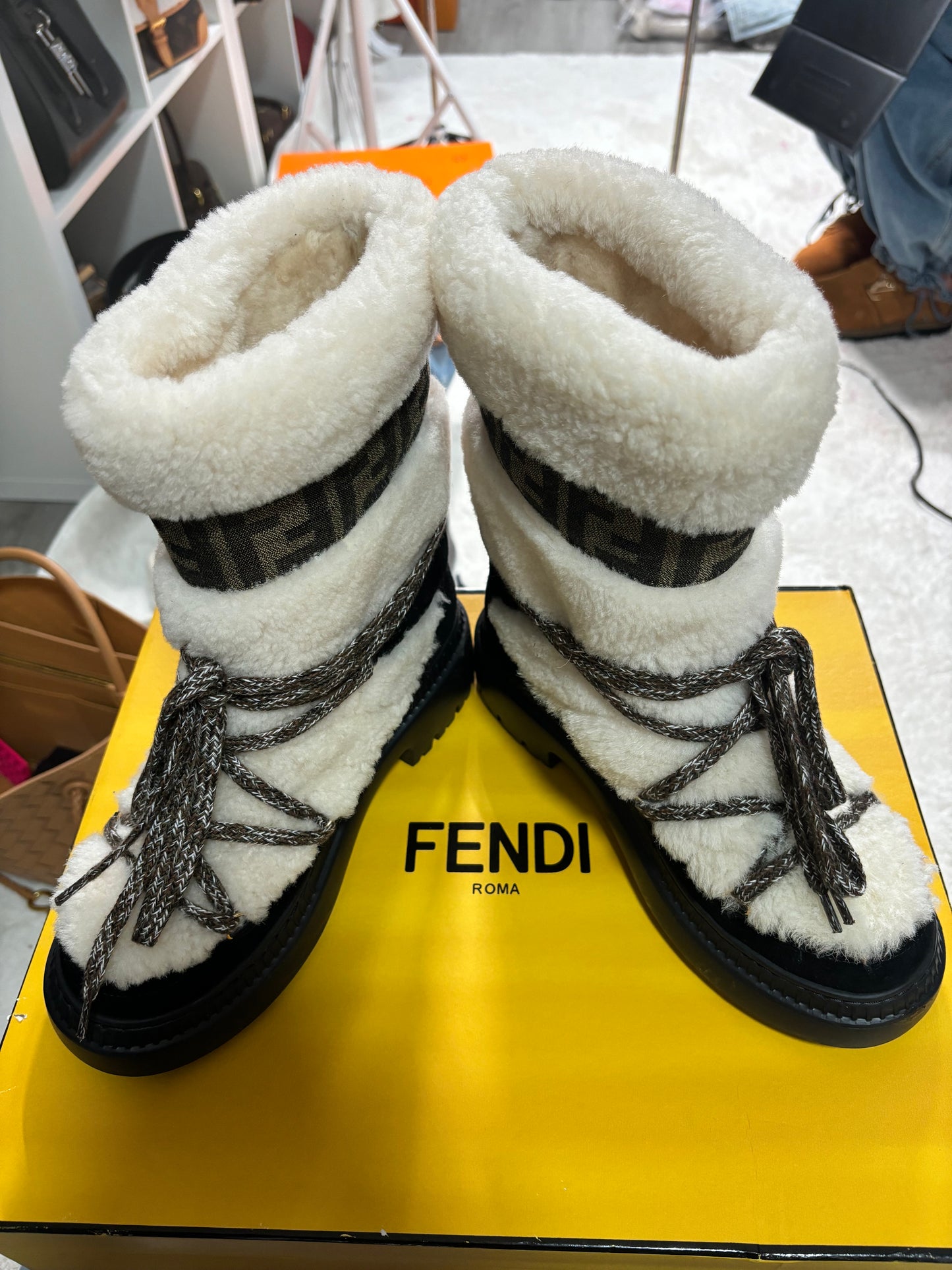 Botas Fendi