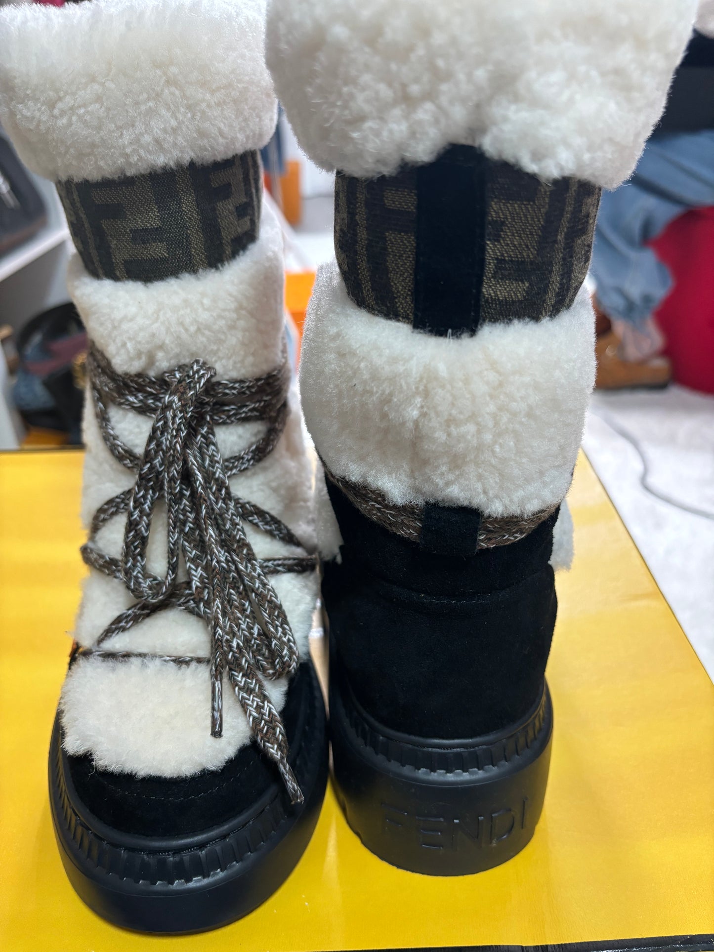 Botas Fendi